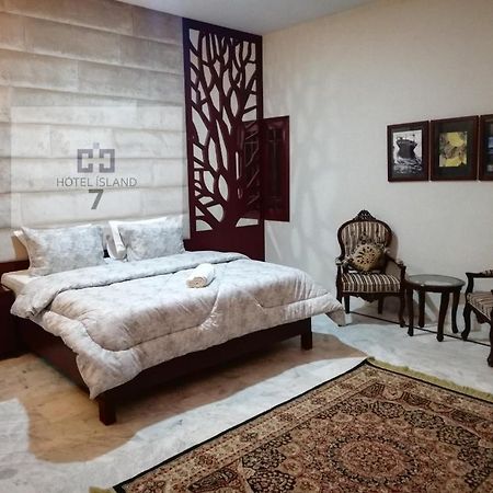 Hotel 7Island Karacsi Kültér fotó