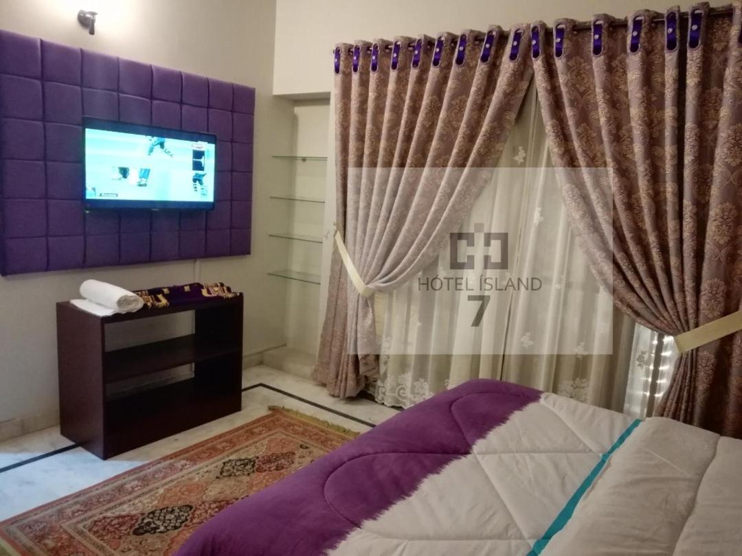 Hotel 7Island Karacsi Kültér fotó