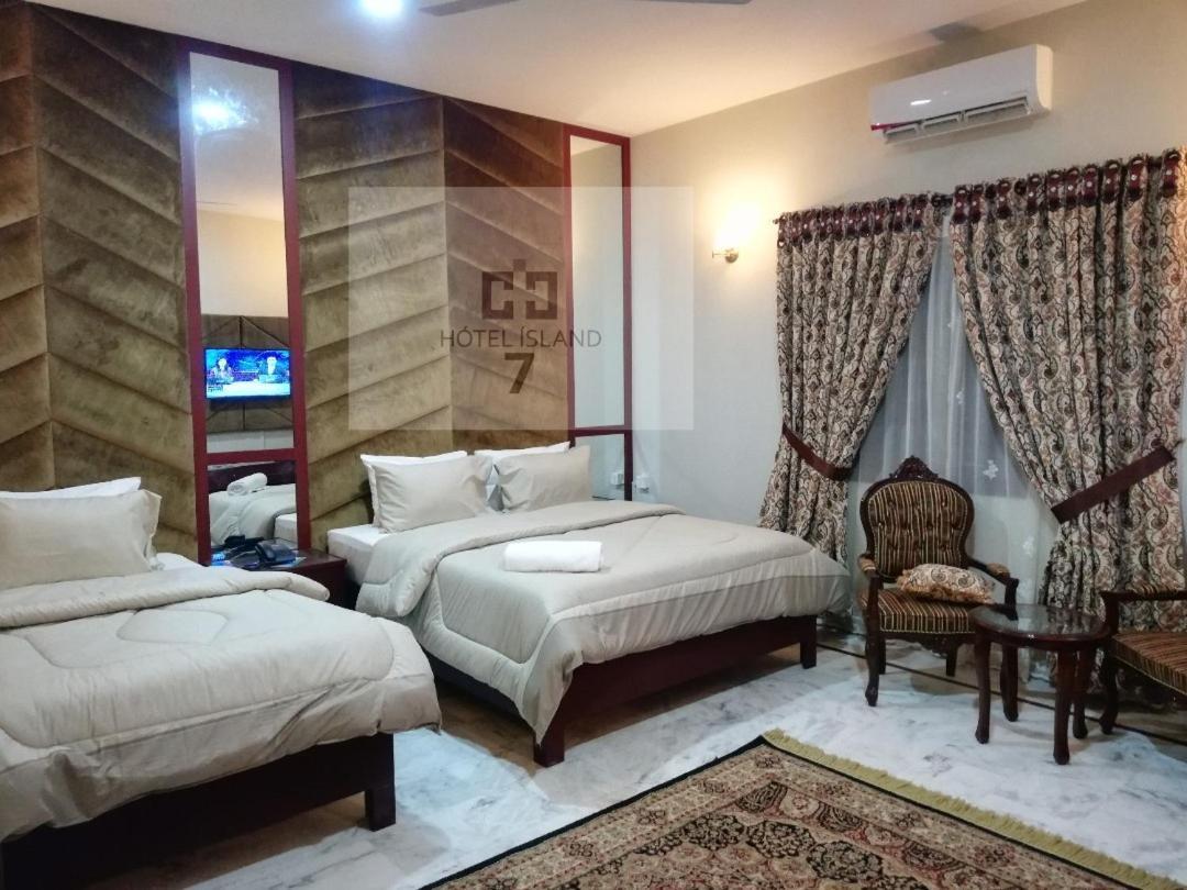 Hotel 7Island Karacsi Kültér fotó