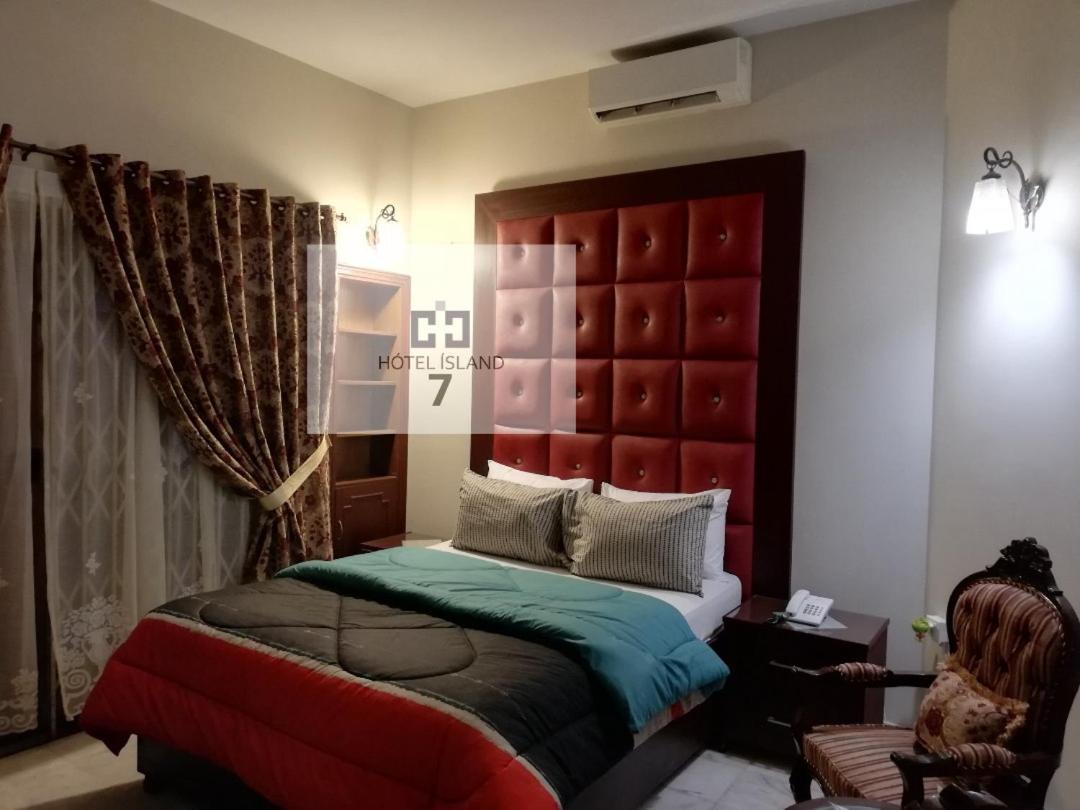 Hotel 7Island Karacsi Kültér fotó