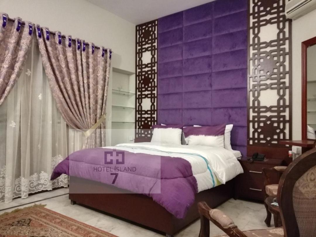 Hotel 7Island Karacsi Kültér fotó