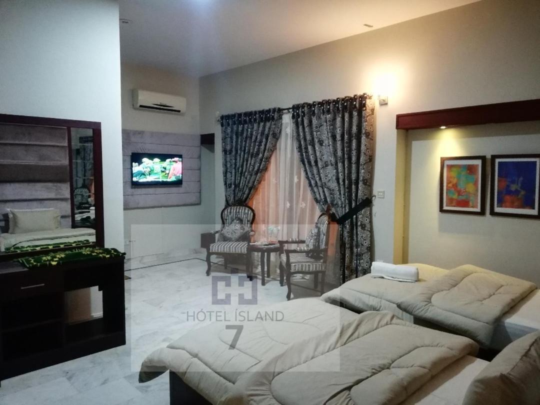 Hotel 7Island Karacsi Kültér fotó