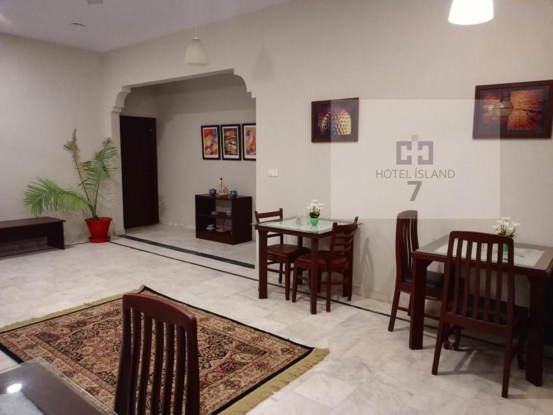 Hotel 7Island Karacsi Kültér fotó