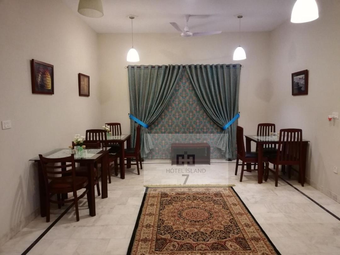 Hotel 7Island Karacsi Kültér fotó